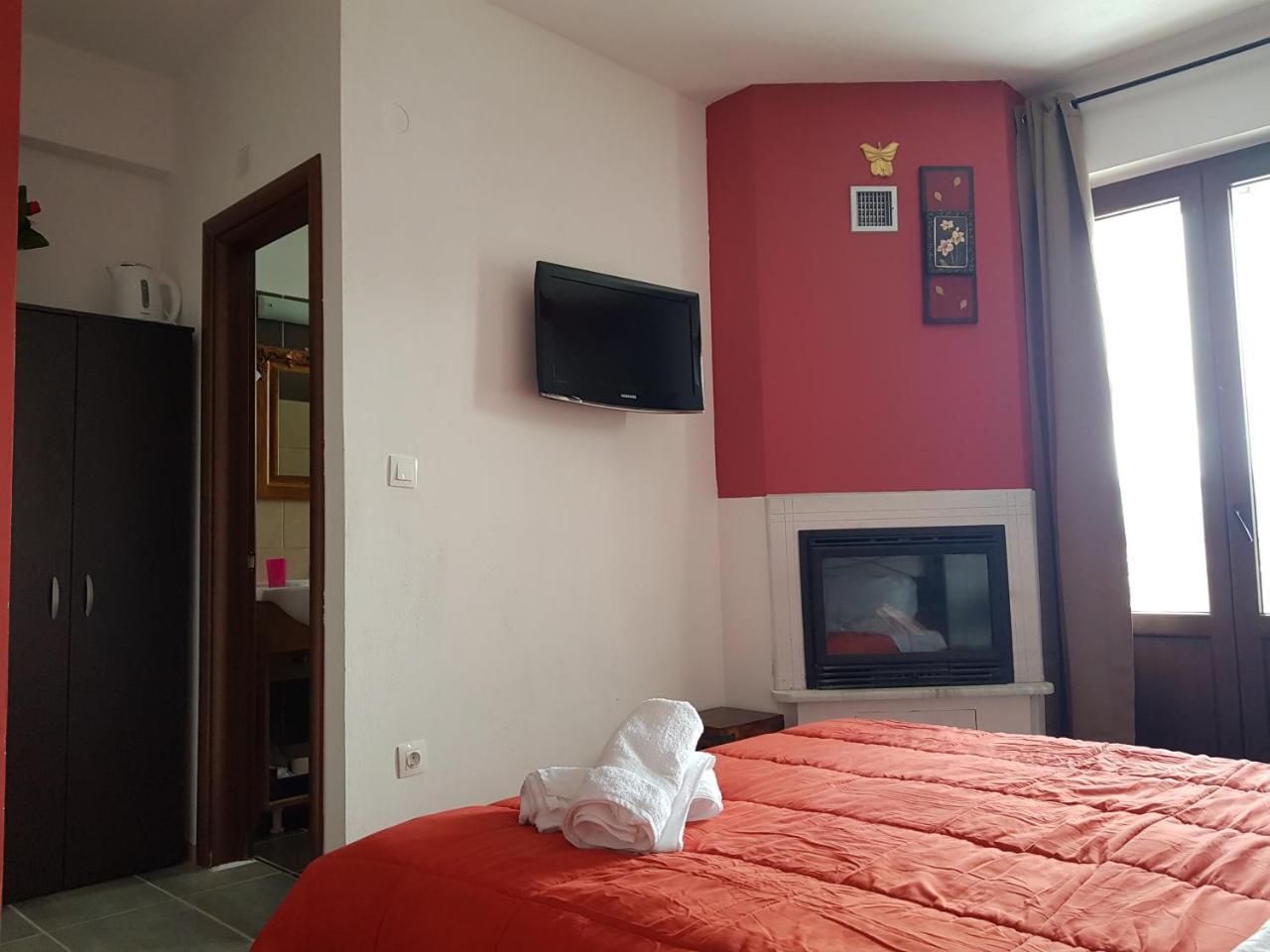 Petra & Elato Art Hotel Valtessiniko Dış mekan fotoğraf